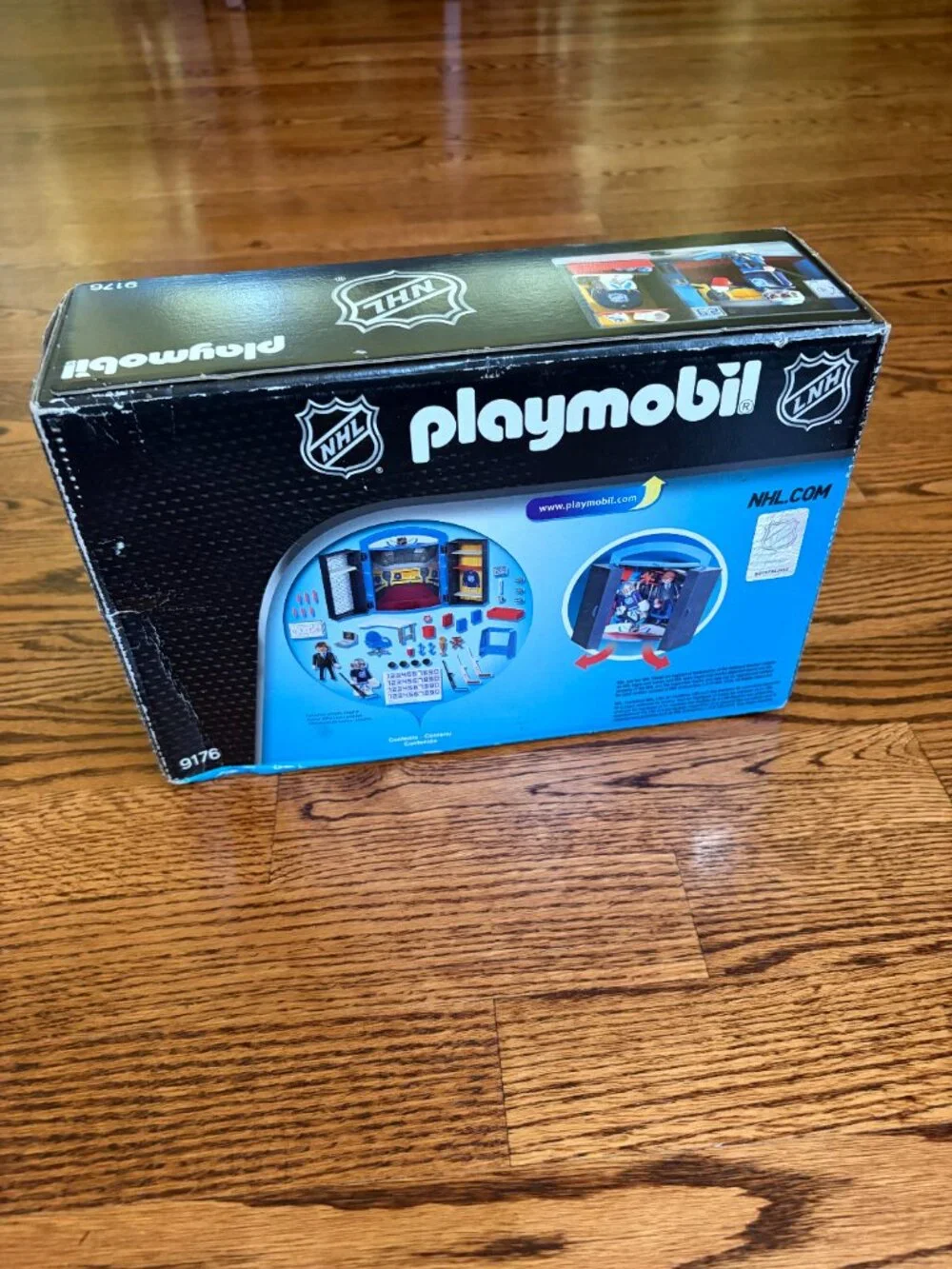 Playmobil NHL Set 65 pc Hockey Locker Room Playset Coach Player New 9176